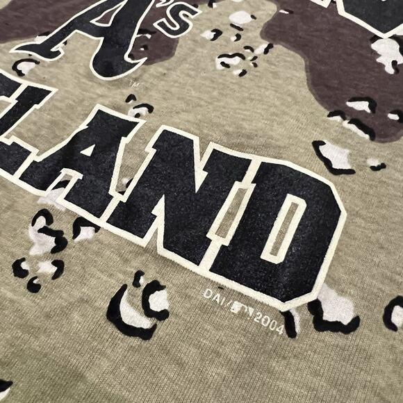 Vintage Oakland Athletics True Fan Camo Baseball MLB T Shirt Size Large 2004 - Picture 4 of 5